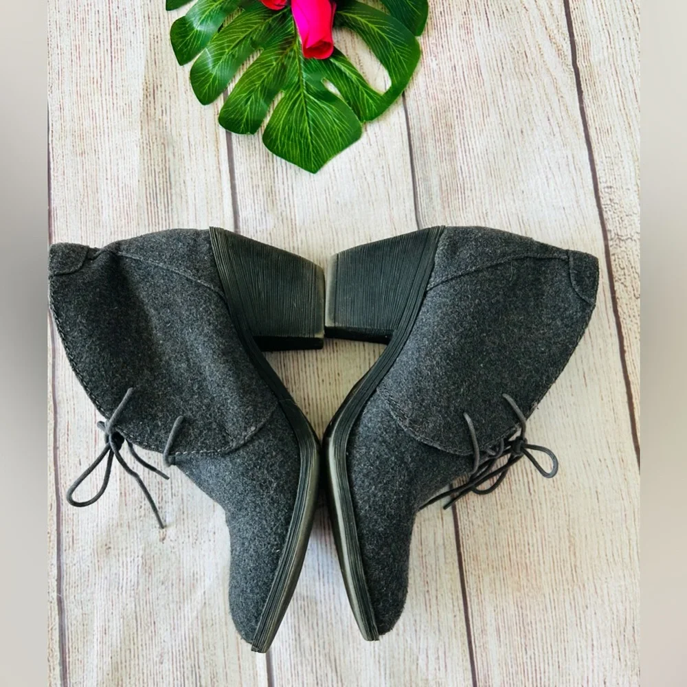 Blowfish Malibu Women’s Grey Felt Lace Up Heeled Ankle Boots Size 8.5